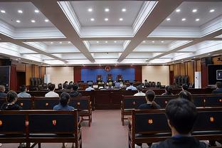 记者：李铁案的庭审已经于今晚8:30左右在咸宁市中级人民法院结束